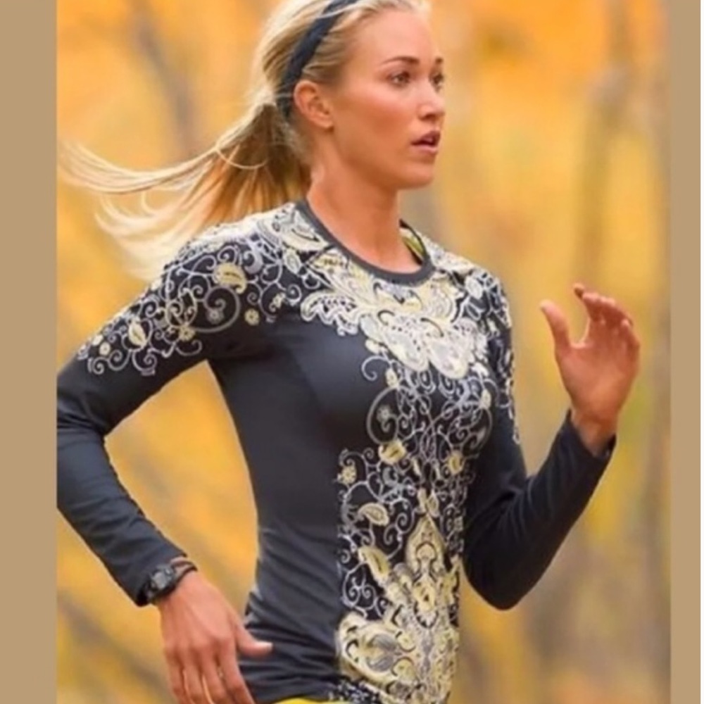 Like new Athleta yellow and gray paisley long sleeve athletic shirt
A14 - Picture 1 of 4